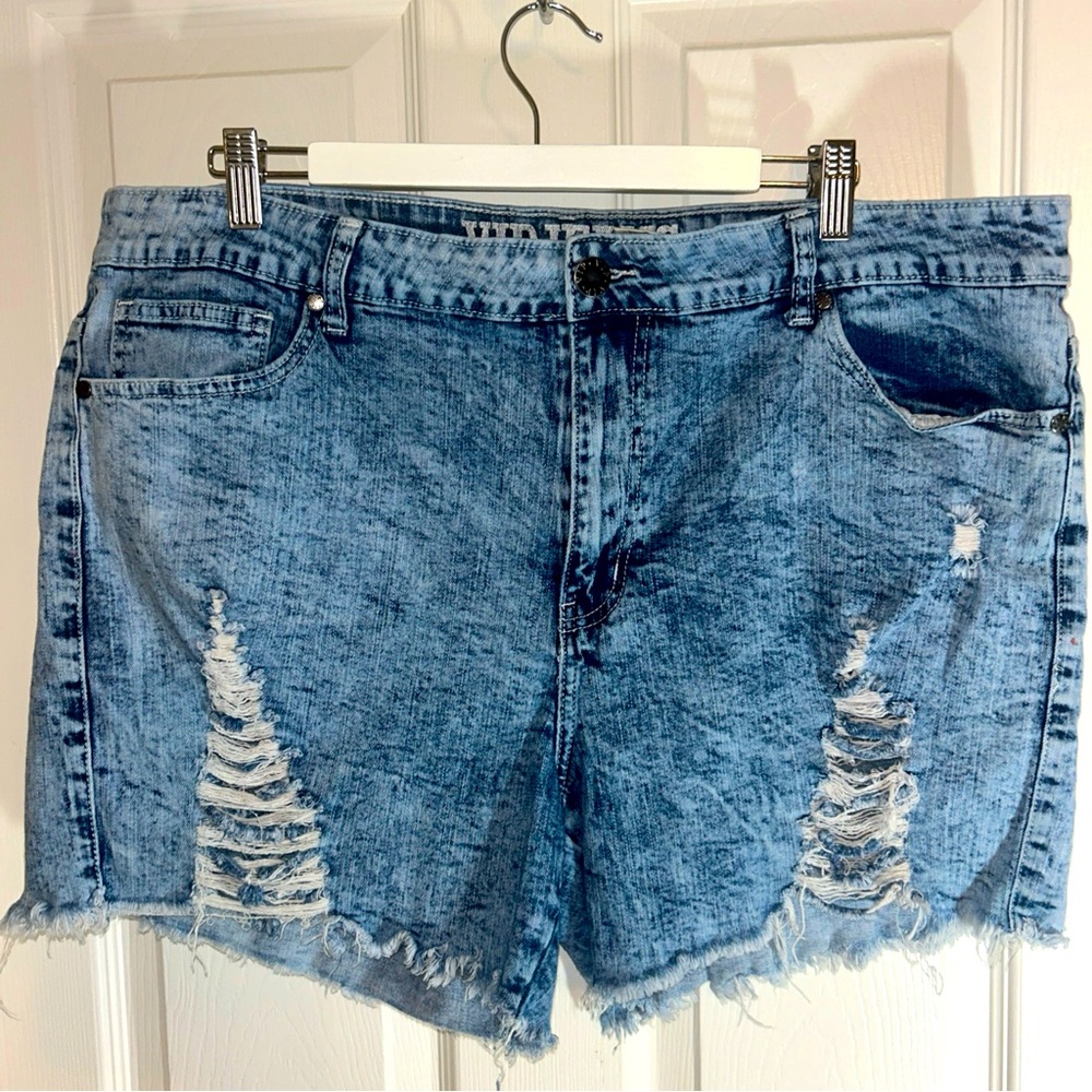 VIP Denim Shorts Women SZ 24 Acid Wash Distressed Summer Beach Travel Cruise